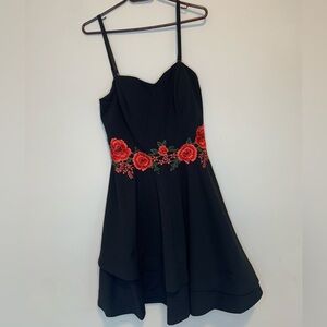 Roz & Ali Women’s Black Strappy Flowy Dress   With Embroidered Flowers Size 12